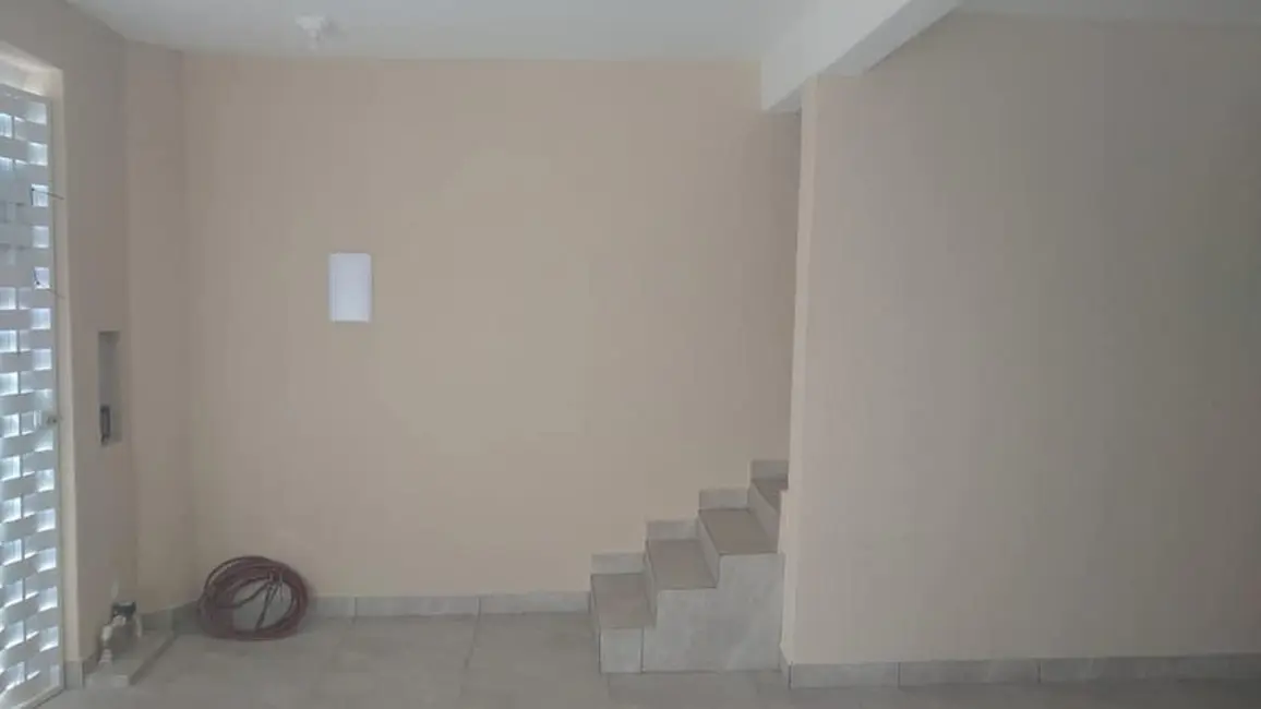 Sobrado com 3 quartos à venda, 150m2 em Jardim Varan, Suzano - SP - imagem 3 Foto 3 de Sobrado com 3 quartos à venda, 150m2 em Jardim Varan, Suzano - SP
