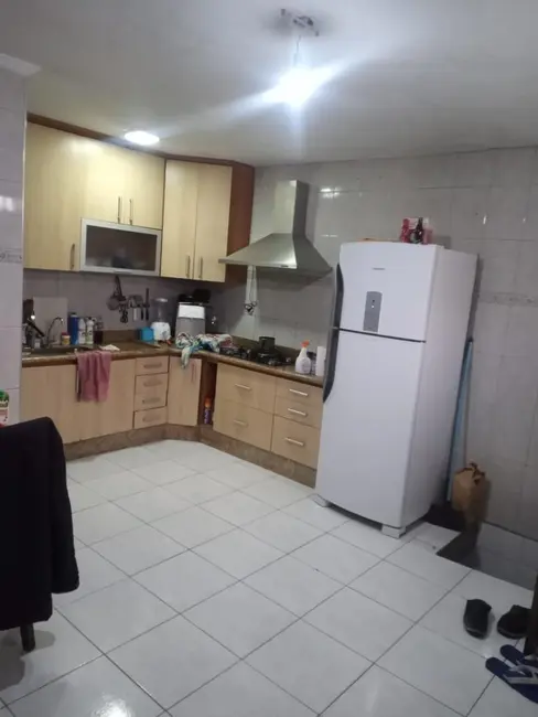 Foto 2 de Sobrado com 2 quartos à venda, 125m2 em Vila Nossa Senhora das Vitórias, Maua - SP