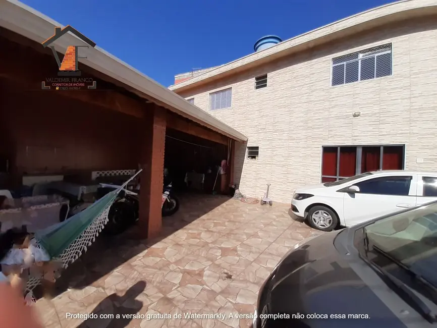 Sobrado com 3 quartos à venda, 250m2 em Jardim Cruzeiro, Maua - SP - imagem 3 Foto 3 de Sobrado com 3 quartos à venda, 250m2 em Jardim Cruzeiro, Maua - SP