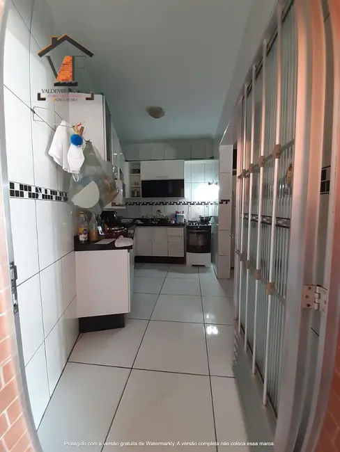 Sobrado com 3 quartos à venda, 250m2 em Jardim Cruzeiro, Maua - SP - imagem 5 Foto 5 de Sobrado com 3 quartos à venda, 250m2 em Jardim Cruzeiro, Maua - SP