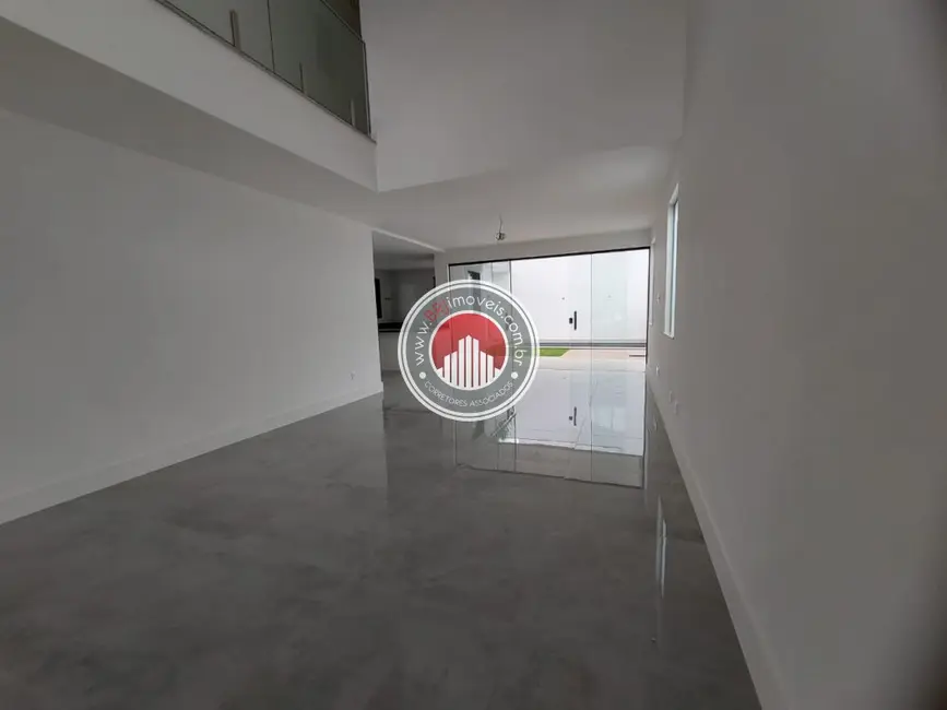 Casa com 5 quartos à venda, 350m2 em Recreio dos Bandeirantes, Rio De Janeiro - RJ - imagem 8 Foto 8 de Casa com 5 quartos à venda, 350m2 em Recreio dos Bandeirantes, Rio De Janeiro - RJ