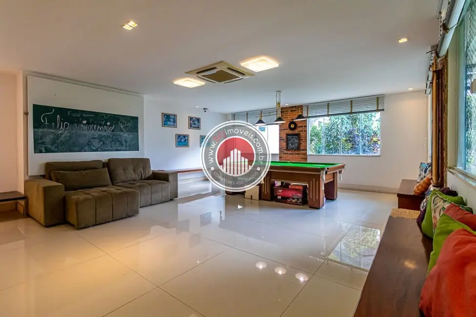 Casa com 4 quartos à venda, 595m2 em Humaitá, Rio De Janeiro - RJ - imagem 3 Foto 3 de Casa com 4 quartos à venda, 595m2 em Humaitá, Rio De Janeiro - RJ