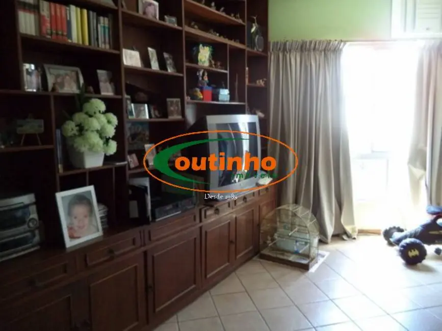 Apartamento com 4 quartos à venda, 160m2 em Tijuca, Rio De Janeiro - RJ - imagem 6 Foto 6 de Apartamento com 4 quartos à venda, 160m2 em Tijuca, Rio De Janeiro - RJ