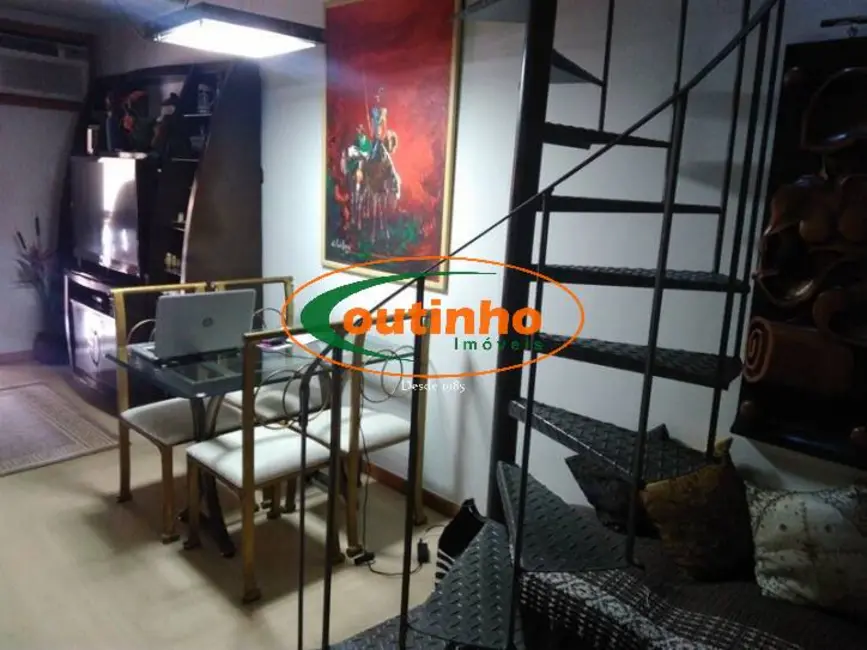 Apartamento com 3 quartos à venda, 160m2 em Tijuca, Rio De Janeiro - RJ - imagem 4 Foto 4 de Apartamento com 3 quartos à venda, 160m2 em Tijuca, Rio De Janeiro - RJ