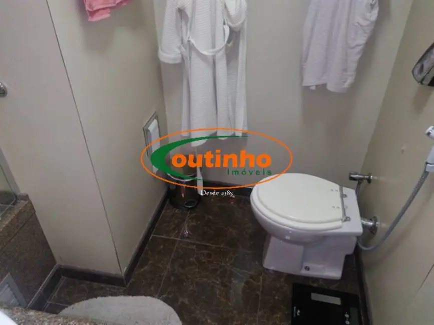 Apartamento com 3 quartos à venda, 160m2 em Tijuca, Rio De Janeiro - RJ - imagem 8 Foto 8 de Apartamento com 3 quartos à venda, 160m2 em Tijuca, Rio De Janeiro - RJ