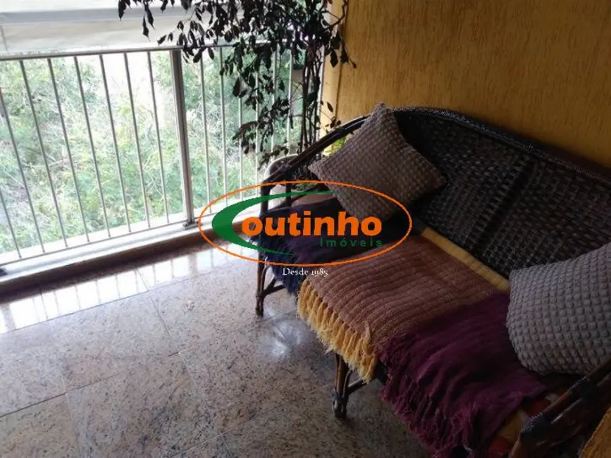 Apartamento com 3 quartos à venda, 160m2 em Tijuca, Rio De Janeiro - RJ - imagem 3 Foto 3 de Apartamento com 3 quartos à venda, 160m2 em Tijuca, Rio De Janeiro - RJ
