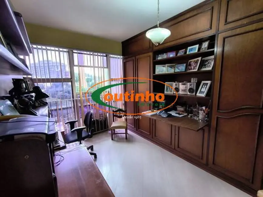 Apartamento com 4 quartos à venda, 153m2 em Tijuca, Rio De Janeiro - RJ - imagem 8 Foto 8 de Apartamento com 4 quartos à venda, 153m2 em Tijuca, Rio De Janeiro - RJ