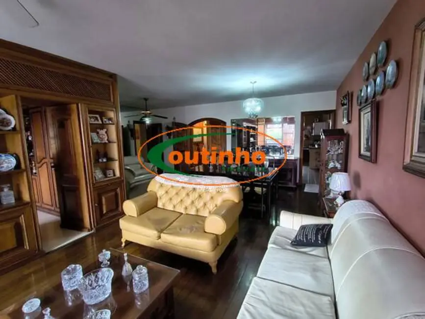 Apartamento com 4 quartos à venda, 153m2 em Tijuca, Rio De Janeiro - RJ - imagem 5 Foto 5 de Apartamento com 4 quartos à venda, 153m2 em Tijuca, Rio De Janeiro - RJ