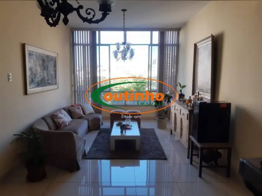 Apartamento com 4 quartos à venda, 165m2 em Tijuca, Rio De Janeiro - RJ - imagem 2 Foto 2 de Apartamento com 4 quartos à venda, 165m2 em Tijuca, Rio De Janeiro - RJ