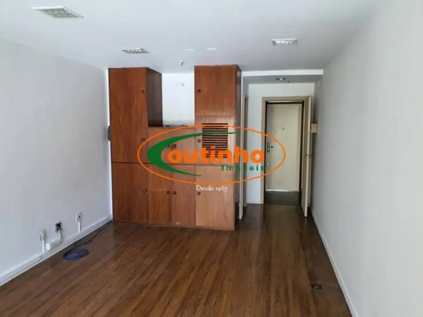 Sala Comercial à venda, 30m2 em Centro, Rio De Janeiro - RJ - imagem 9 Foto 9 de Sala Comercial à venda, 30m2 em Centro, Rio De Janeiro - RJ