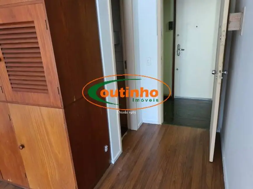 Sala Comercial à venda, 30m2 em Centro, Rio De Janeiro - RJ - imagem 5 Foto 5 de Sala Comercial à venda, 30m2 em Centro, Rio De Janeiro - RJ