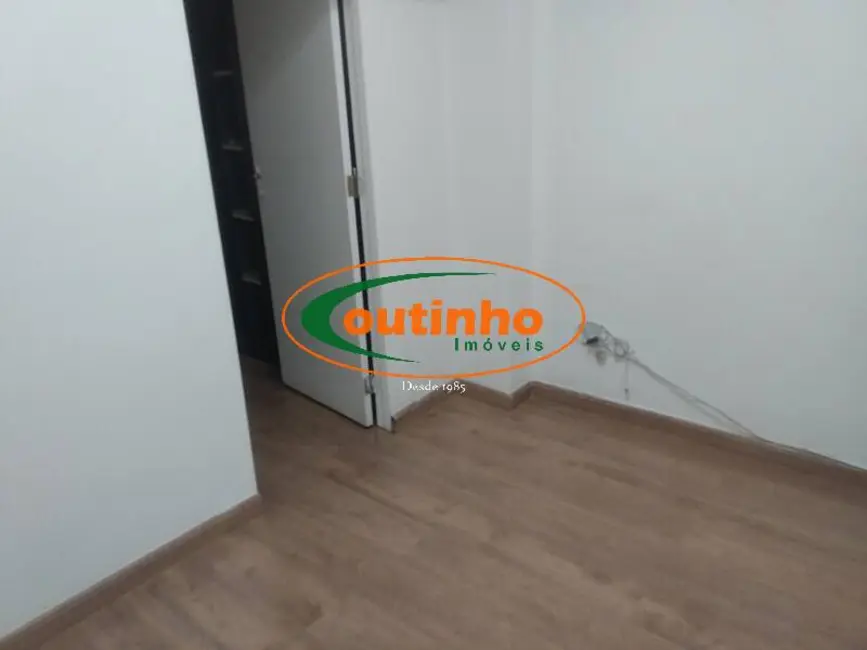 Sala Comercial à venda, 34m2 em Tijuca, Rio De Janeiro - RJ - imagem 6 Foto 6 de Sala Comercial à venda, 34m2 em Tijuca, Rio De Janeiro - RJ