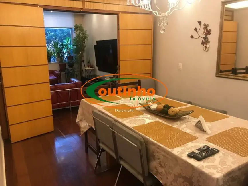Apartamento com 4 quartos à venda, 160m2 em Tijuca, Rio De Janeiro - RJ - imagem 6 Foto 6 de Apartamento com 4 quartos à venda, 160m2 em Tijuca, Rio De Janeiro - RJ