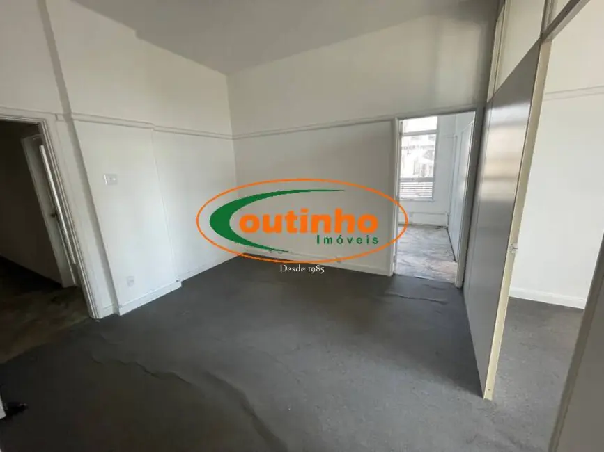 Sala Comercial à venda, 300m2 em Centro, Rio De Janeiro - RJ - imagem 9 Foto 9 de Sala Comercial à venda, 300m2 em Centro, Rio De Janeiro - RJ