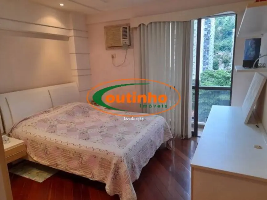 Apartamento com 4 quartos à venda, 140m2 em Tijuca, Rio De Janeiro - RJ - imagem 8 Foto 8 de Apartamento com 4 quartos à venda, 140m2 em Tijuca, Rio De Janeiro - RJ
