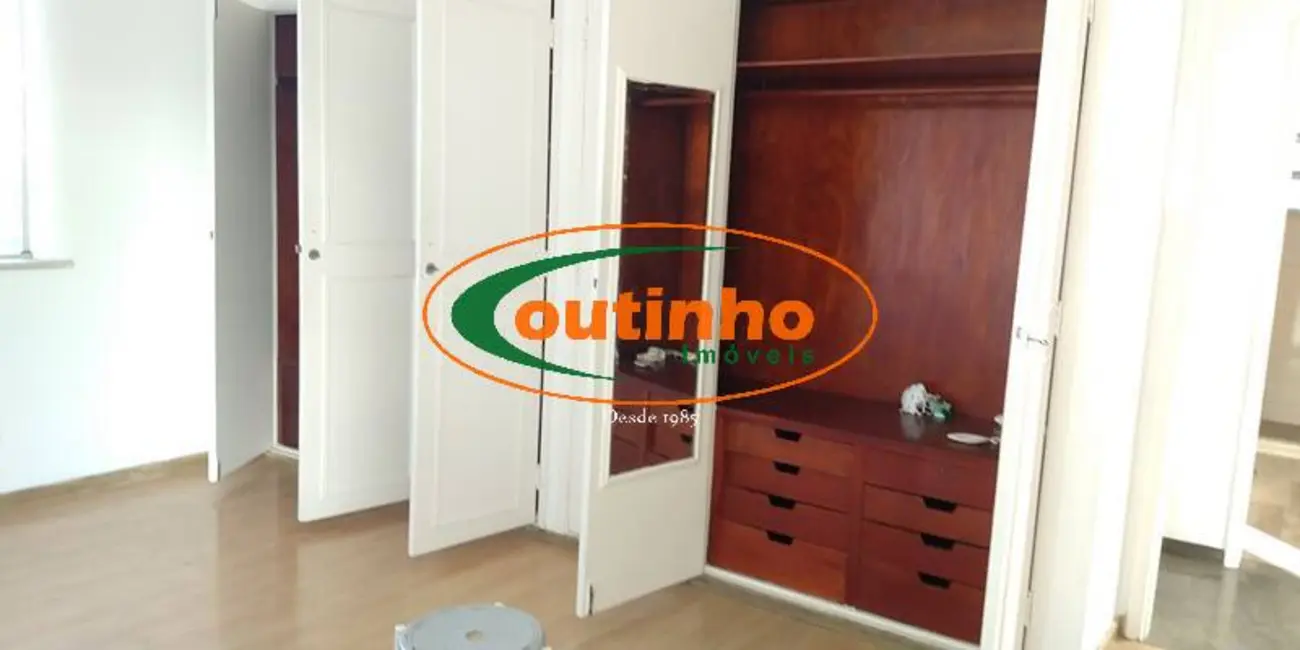 Apartamento com 5 quartos à venda, 294m2 em Tijuca, Rio De Janeiro - RJ - imagem 8 Foto 8 de Apartamento com 5 quartos à venda, 294m2 em Tijuca, Rio De Janeiro - RJ