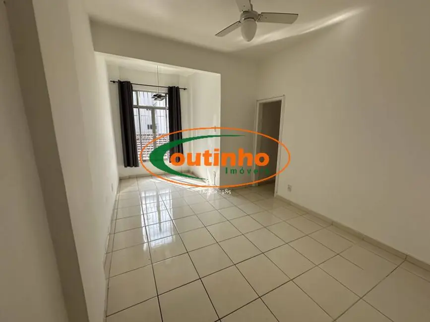 Foto 2 de Apartamento com 2 quartos à venda, 70m2 em Grajaú, Rio De Janeiro - RJ