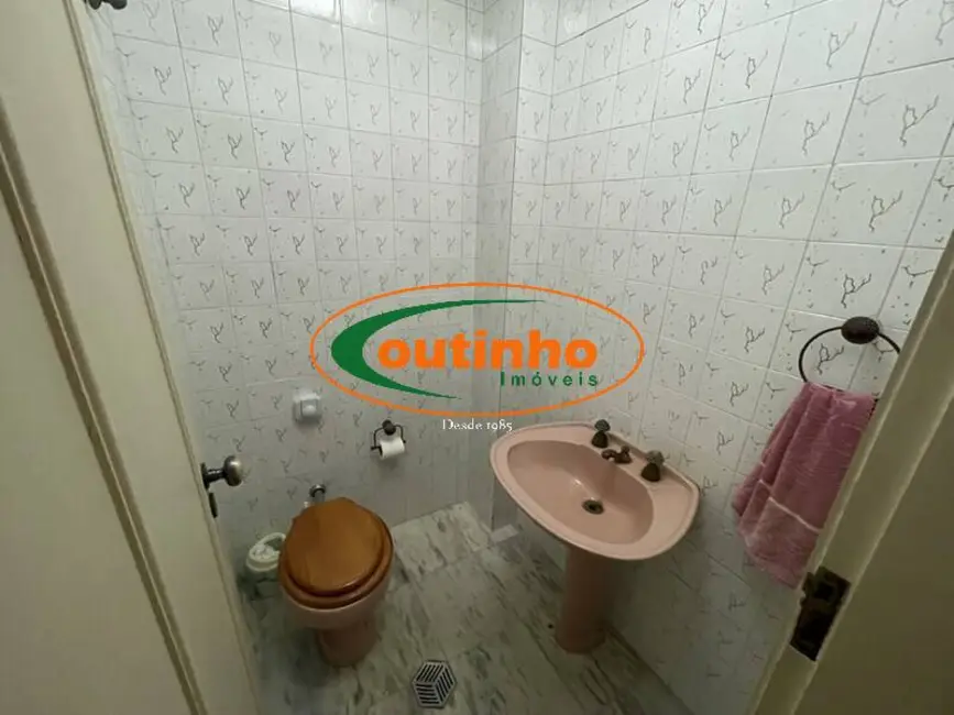 Apartamento com 4 quartos à venda, 240m2 em Tijuca, Rio De Janeiro - RJ - imagem 6 Foto 6 de Apartamento com 4 quartos à venda, 240m2 em Tijuca, Rio De Janeiro - RJ