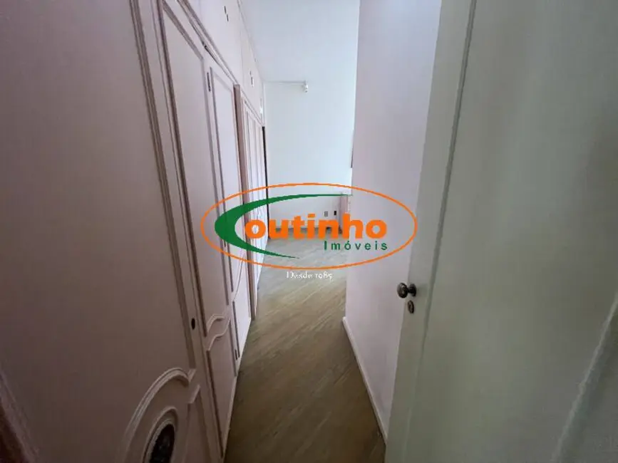 Apartamento com 4 quartos à venda, 240m2 em Tijuca, Rio De Janeiro - RJ - imagem 8 Foto 8 de Apartamento com 4 quartos à venda, 240m2 em Tijuca, Rio De Janeiro - RJ