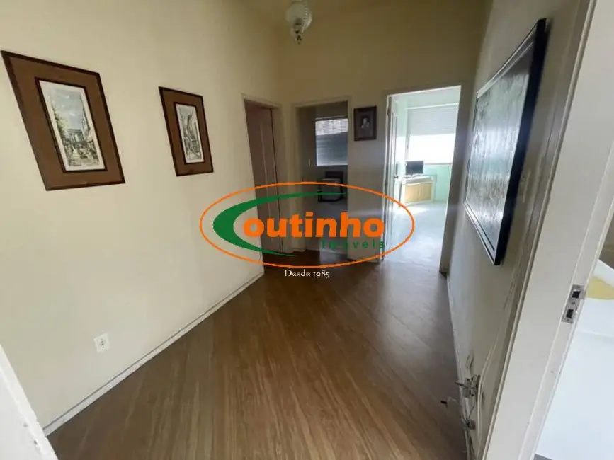 Apartamento com 4 quartos à venda, 240m2 em Tijuca, Rio De Janeiro - RJ - imagem 5 Foto 5 de Apartamento com 4 quartos à venda, 240m2 em Tijuca, Rio De Janeiro - RJ
