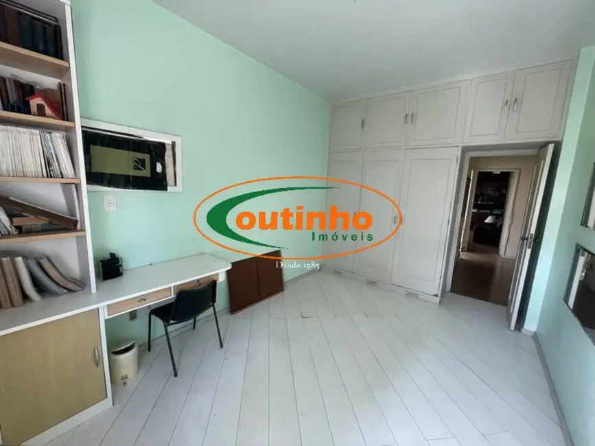 Apartamento com 4 quartos à venda, 240m2 em Tijuca, Rio De Janeiro - RJ - imagem 7 Foto 7 de Apartamento com 4 quartos à venda, 240m2 em Tijuca, Rio De Janeiro - RJ