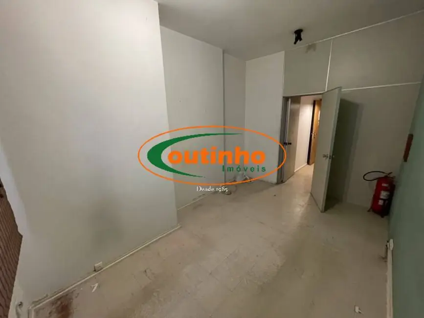Sala Comercial à venda, 100m2 em Centro, Rio De Janeiro - RJ - imagem 5 Foto 5 de Sala Comercial à venda, 100m2 em Centro, Rio De Janeiro - RJ
