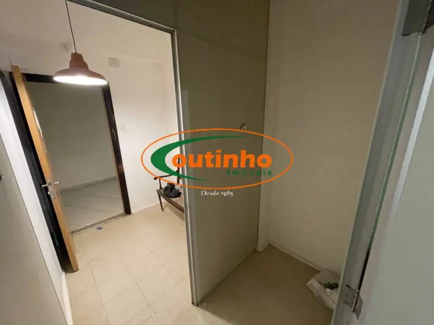 Sala Comercial à venda, 100m2 em Centro, Rio De Janeiro - RJ - imagem 7 Foto 7 de Sala Comercial à venda, 100m2 em Centro, Rio De Janeiro - RJ