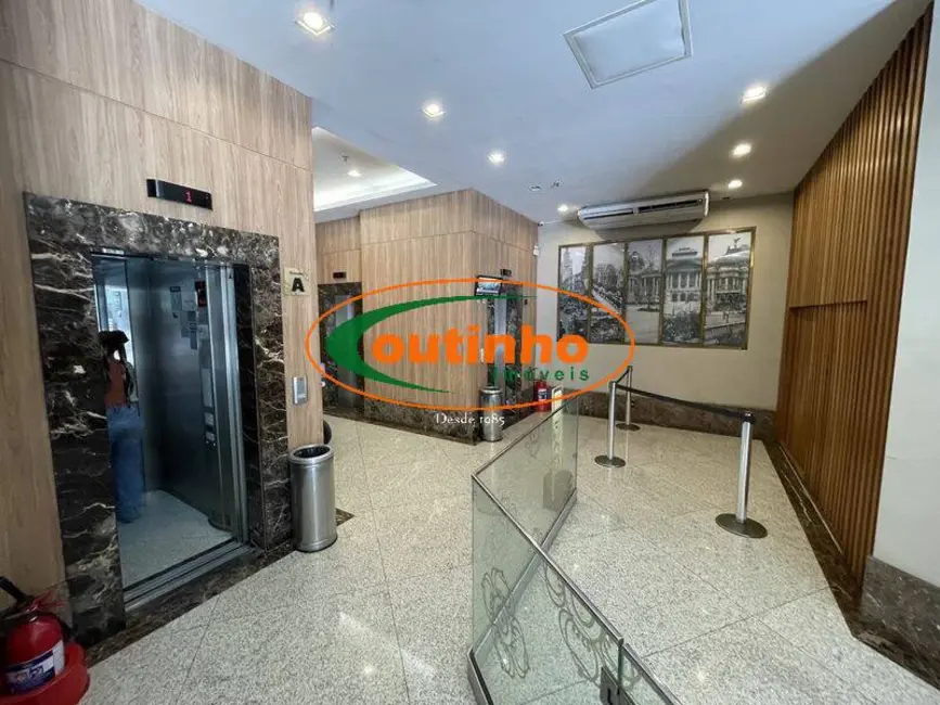 Sala Comercial à venda, 100m2 em Centro, Rio De Janeiro - RJ - imagem 4 Foto 4 de Sala Comercial à venda, 100m2 em Centro, Rio De Janeiro - RJ