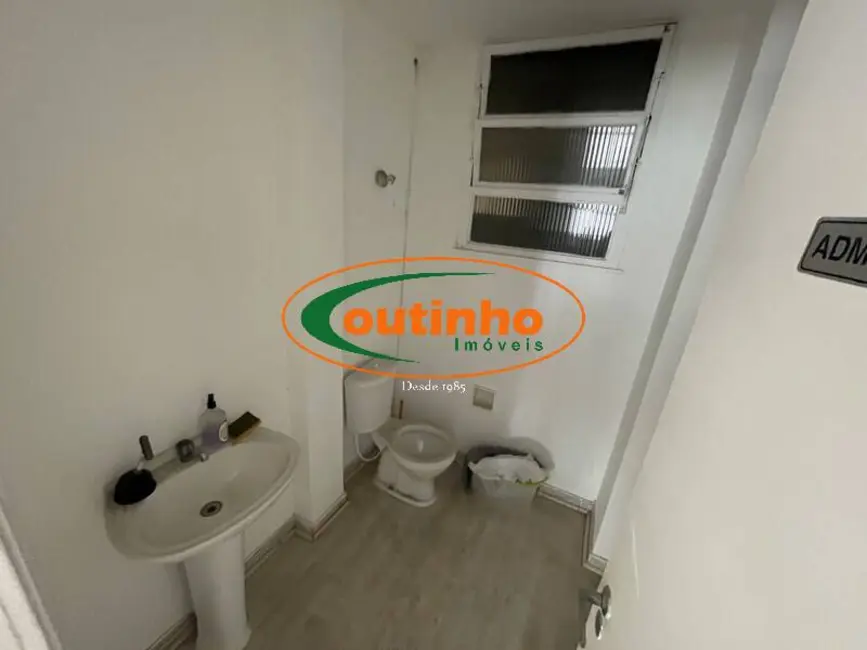 Sala Comercial à venda, 100m2 em Centro, Rio De Janeiro - RJ - imagem 8 Foto 8 de Sala Comercial à venda, 100m2 em Centro, Rio De Janeiro - RJ