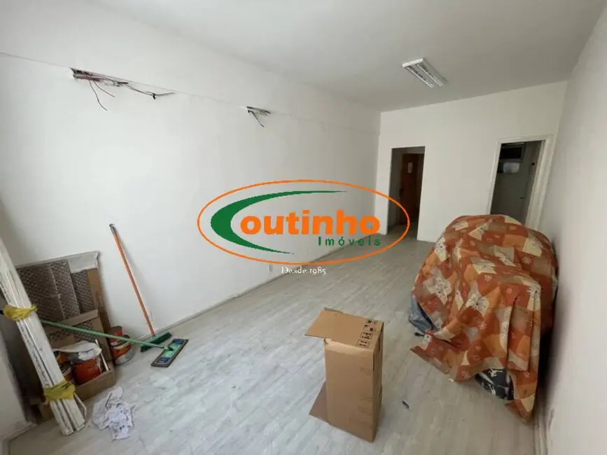 Sala Comercial à venda, 100m2 em Centro, Rio De Janeiro - RJ - imagem 6 Foto 6 de Sala Comercial à venda, 100m2 em Centro, Rio De Janeiro - RJ