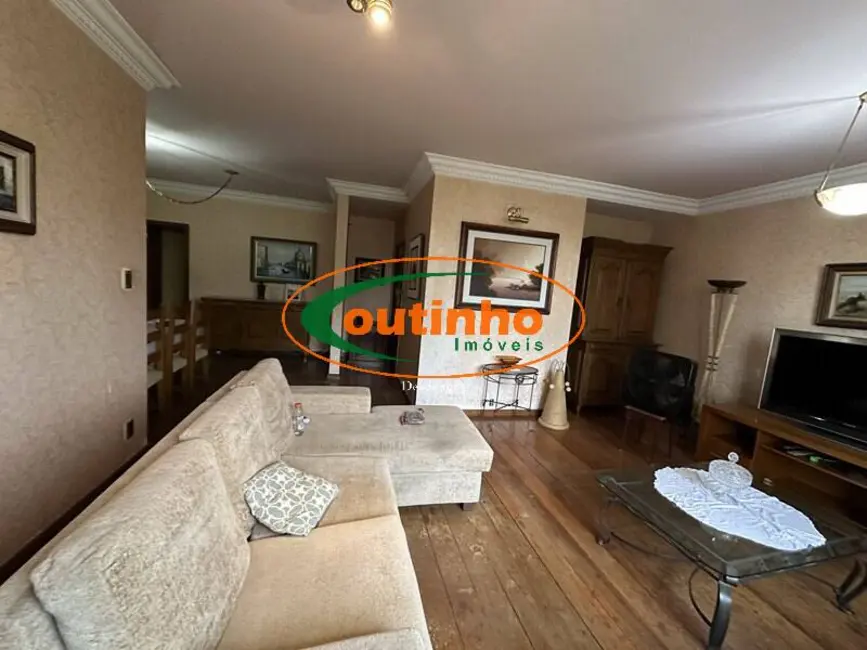 Apartamento com 4 quartos à venda, 140m2 em Tijuca, Rio De Janeiro - RJ - imagem 3 Foto 3 de Apartamento com 4 quartos à venda, 140m2 em Tijuca, Rio De Janeiro - RJ