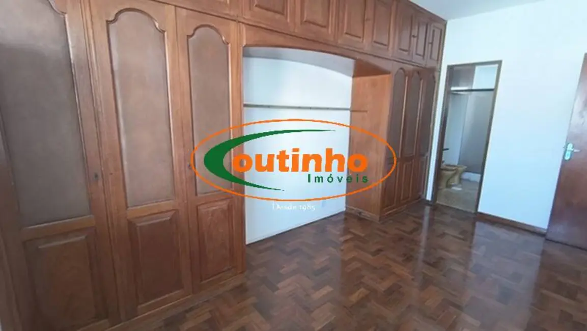 Apartamento com 5 quartos à venda, 240m2 em Tijuca, Rio De Janeiro - RJ - imagem 7 Foto 7 de Apartamento com 5 quartos à venda, 240m2 em Tijuca, Rio De Janeiro - RJ