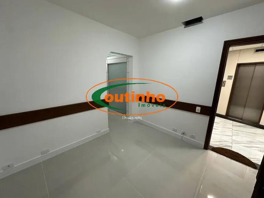 Sala Comercial à venda, 52m2 em Tijuca, Rio De Janeiro - RJ - imagem 3 Foto 3 de Sala Comercial à venda, 52m2 em Tijuca, Rio De Janeiro - RJ