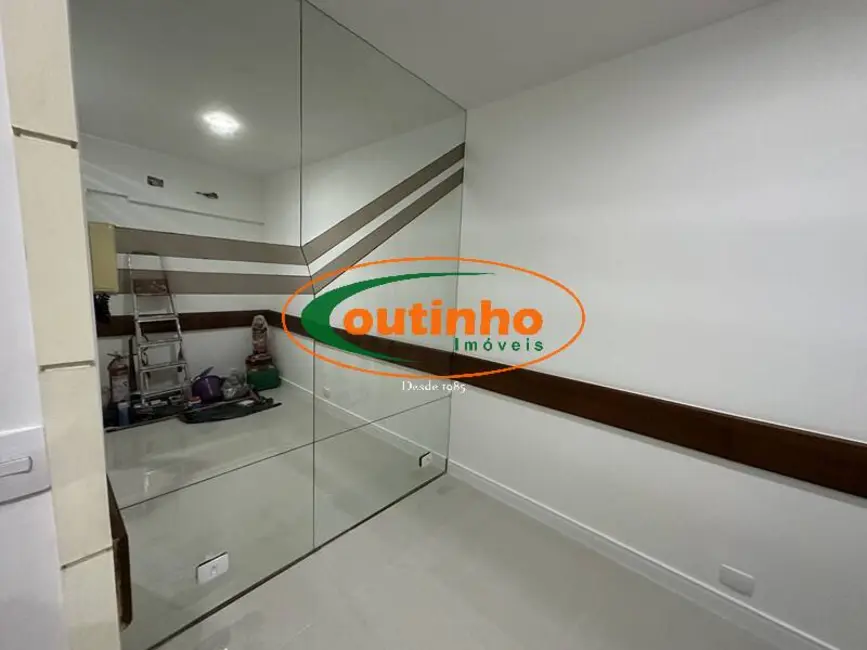 Sala Comercial à venda, 52m2 em Tijuca, Rio De Janeiro - RJ - imagem 5 Foto 5 de Sala Comercial à venda, 52m2 em Tijuca, Rio De Janeiro - RJ