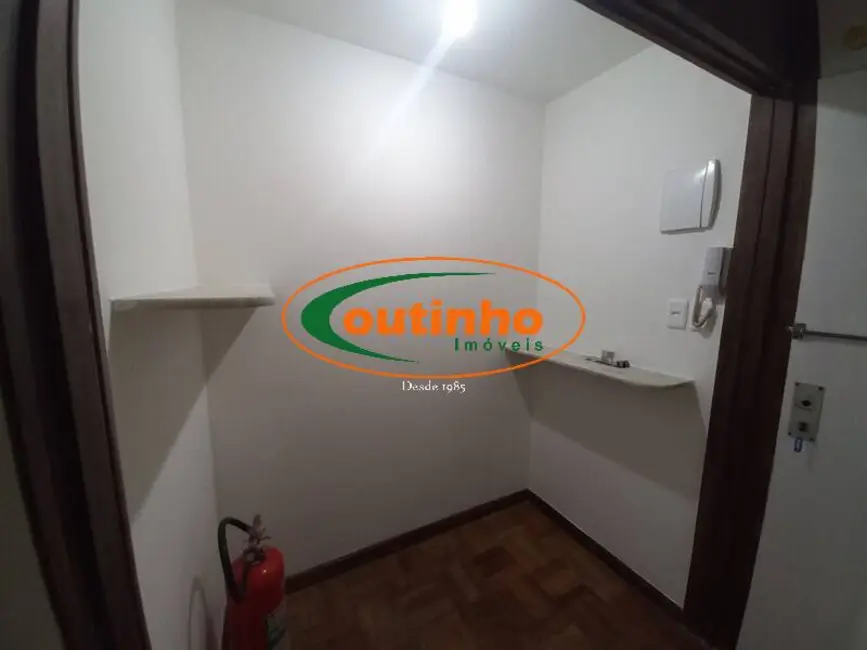 Sala Comercial à venda, 30m2 em Tijuca, Rio De Janeiro - RJ - imagem 9 Foto 9 de Sala Comercial à venda, 30m2 em Tijuca, Rio De Janeiro - RJ