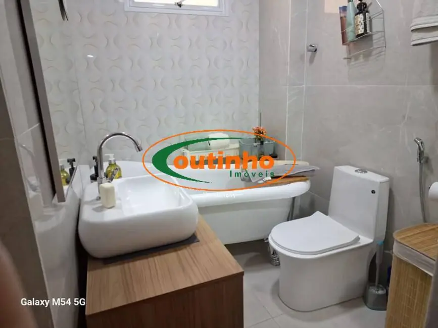 Apartamento com 3 quartos à venda, 96m2 em Tijuca, Rio De Janeiro - RJ - imagem 8 Foto 8 de Apartamento com 3 quartos à venda, 96m2 em Tijuca, Rio De Janeiro - RJ