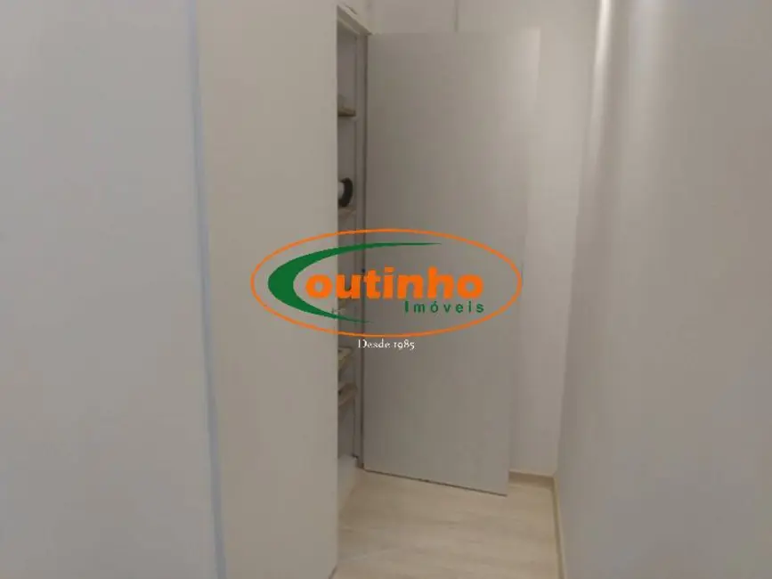 Sala Comercial à venda, 40m2 em Tijuca, Rio De Janeiro - RJ - imagem 7 Foto 7 de Sala Comercial à venda, 40m2 em Tijuca, Rio De Janeiro - RJ