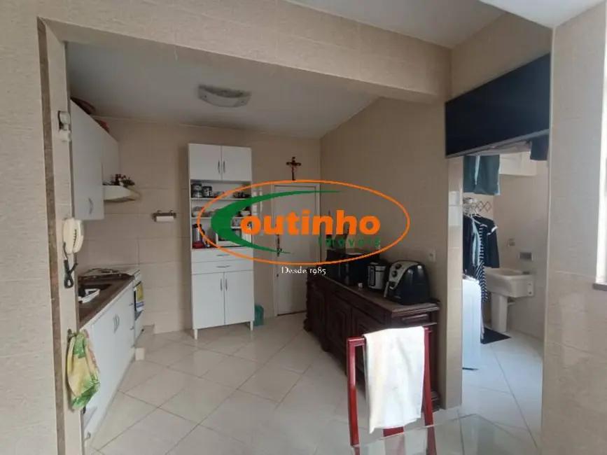 Apartamento com 3 quartos à venda, 150m2 em Tijuca, Rio De Janeiro - RJ - imagem 6 Foto 6 de Apartamento com 3 quartos à venda, 150m2 em Tijuca, Rio De Janeiro - RJ