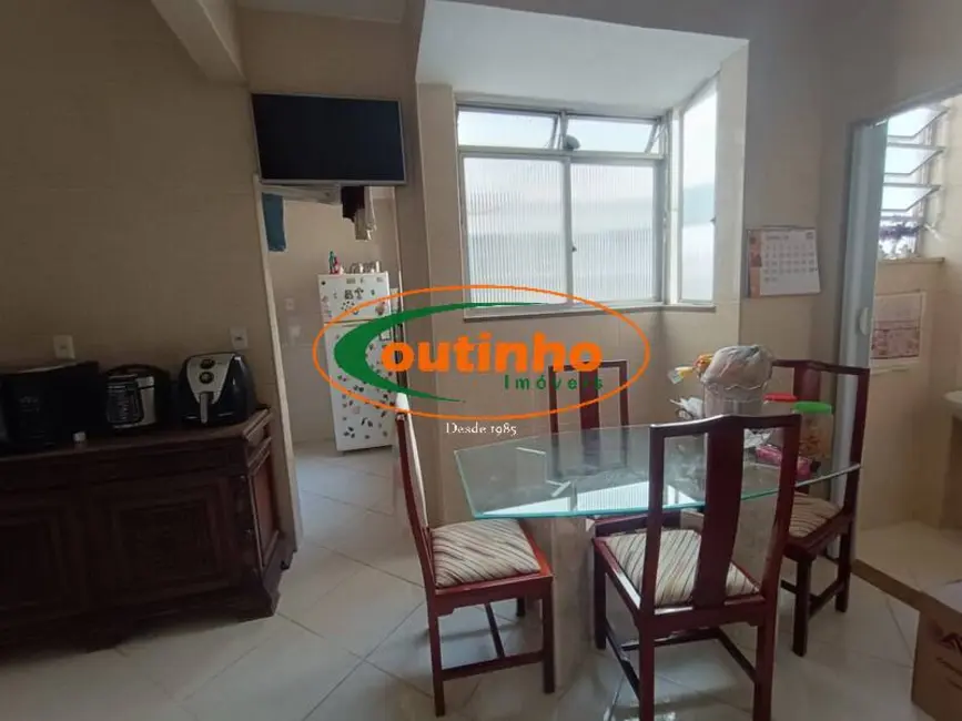 Apartamento com 3 quartos à venda, 150m2 em Tijuca, Rio De Janeiro - RJ - imagem 5 Foto 5 de Apartamento com 3 quartos à venda, 150m2 em Tijuca, Rio De Janeiro - RJ