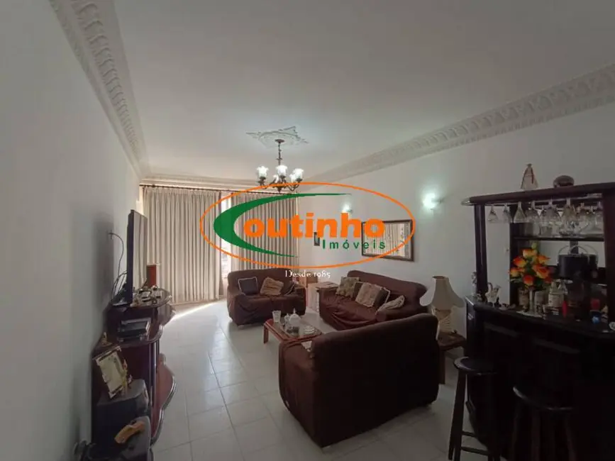 Apartamento com 3 quartos à venda, 150m2 em Tijuca, Rio De Janeiro - RJ - imagem 4 Foto 4 de Apartamento com 3 quartos à venda, 150m2 em Tijuca, Rio De Janeiro - RJ