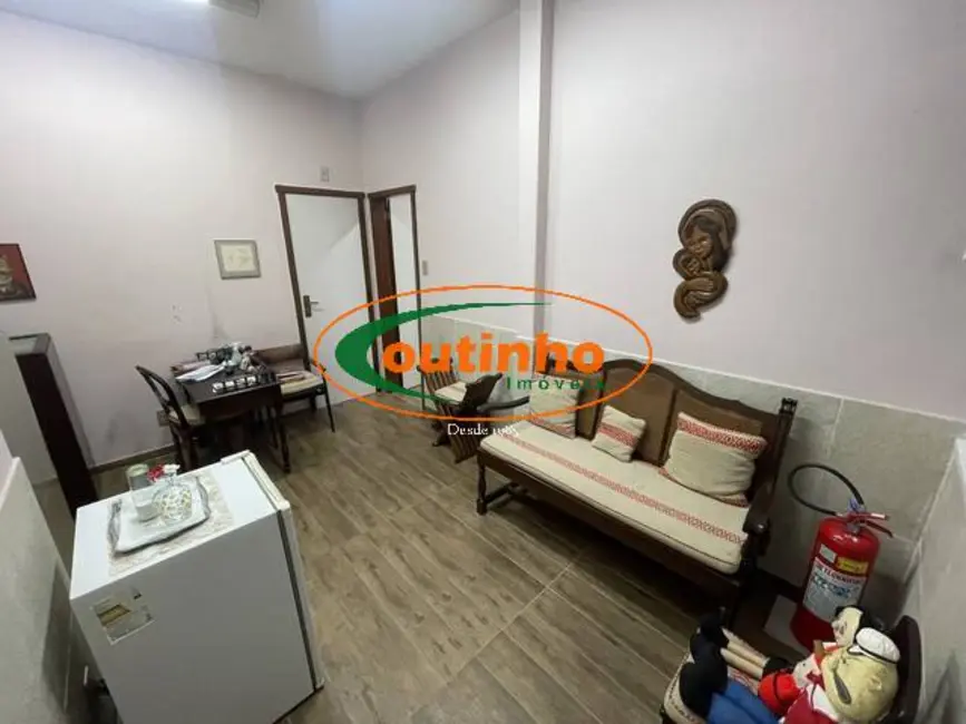 Sala Comercial à venda, 40m2 em Tijuca, Rio De Janeiro - RJ - imagem 4 Foto 4 de Sala Comercial à venda, 40m2 em Tijuca, Rio De Janeiro - RJ