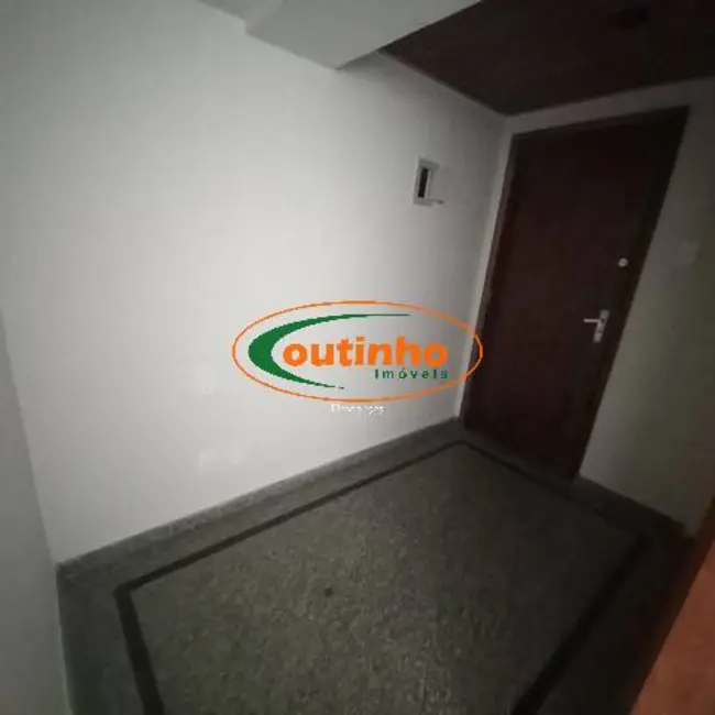 Sala Comercial à venda, 25m2 em Tijuca, Rio De Janeiro - RJ - imagem 2 Foto 2 de Sala Comercial à venda, 25m2 em Tijuca, Rio De Janeiro - RJ