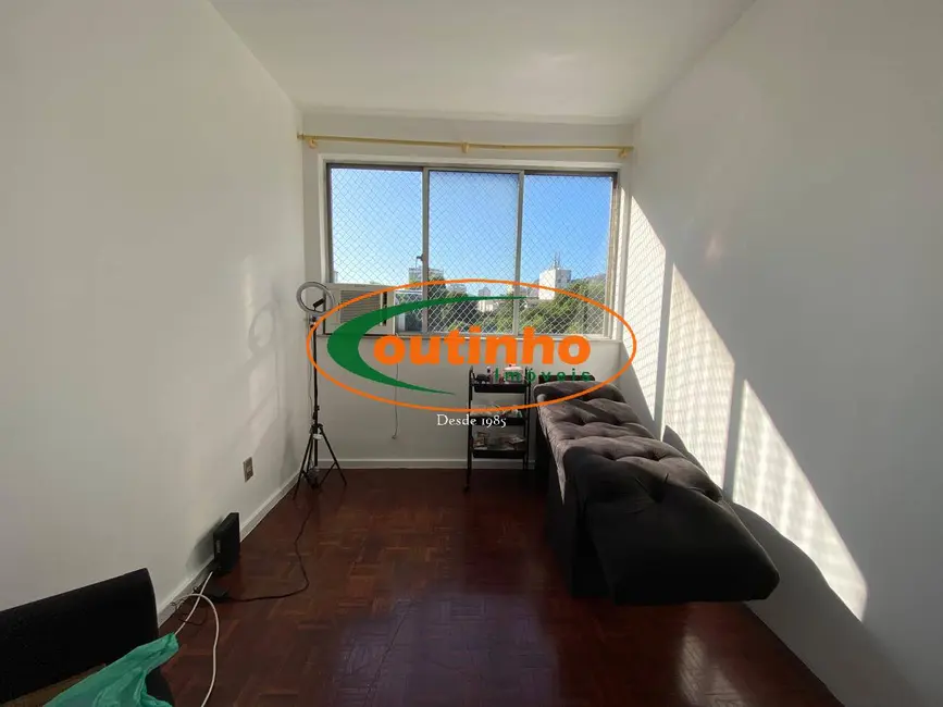 Apartamento com 3 quartos à venda, 83m2 em Tijuca, Rio De Janeiro - RJ - imagem 6 Foto 6 de Apartamento com 3 quartos à venda, 83m2 em Tijuca, Rio De Janeiro - RJ