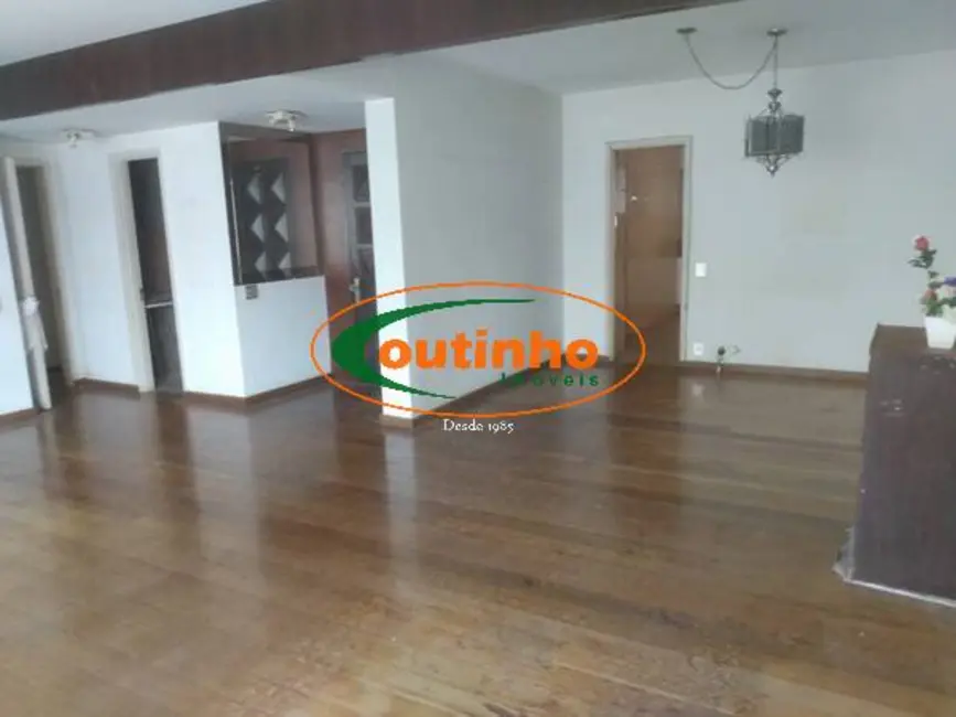 Apartamento com 4 quartos à venda, 160m2 em Tijuca, Rio De Janeiro - RJ - imagem 9 Foto 9 de Apartamento com 4 quartos à venda, 160m2 em Tijuca, Rio De Janeiro - RJ