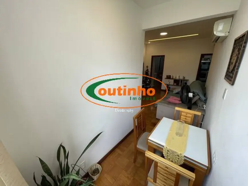 Apartamento com 2 quartos à venda, 60m2 em Vila Isabel, Rio De Janeiro - RJ - imagem 2 Foto 2 de Apartamento com 2 quartos à venda, 60m2 em Vila Isabel, Rio De Janeiro - RJ