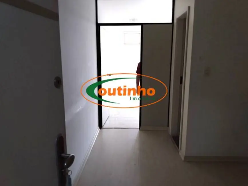 Sala Comercial à venda, 30m2 em Tijuca, Rio De Janeiro - RJ - imagem 9 Foto 9 de Sala Comercial à venda, 30m2 em Tijuca, Rio De Janeiro - RJ
