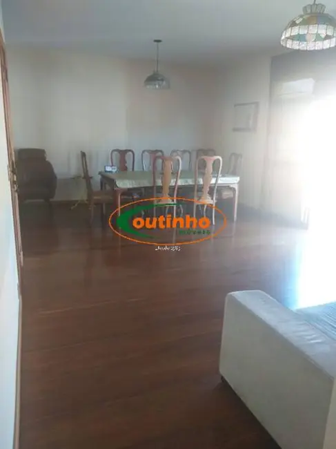Apartamento com 3 quartos à venda, 150m2 em Tijuca, Rio De Janeiro - RJ - imagem 4 Foto 4 de Apartamento com 3 quartos à venda, 150m2 em Tijuca, Rio De Janeiro - RJ