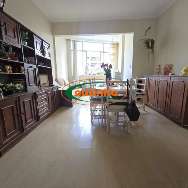 Apartamento com 3 quartos à venda, 83m2 em Tijuca, Rio De Janeiro - RJ - imagem 3 Foto 3 de Apartamento com 3 quartos à venda, 83m2 em Tijuca, Rio De Janeiro - RJ