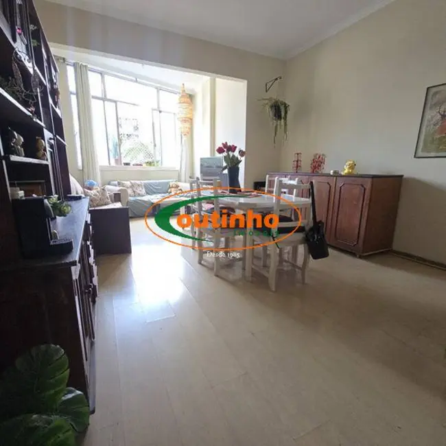 Apartamento com 3 quartos à venda, 83m2 em Tijuca, Rio De Janeiro - RJ - imagem 2 Foto 2 de Apartamento com 3 quartos à venda, 83m2 em Tijuca, Rio De Janeiro - RJ