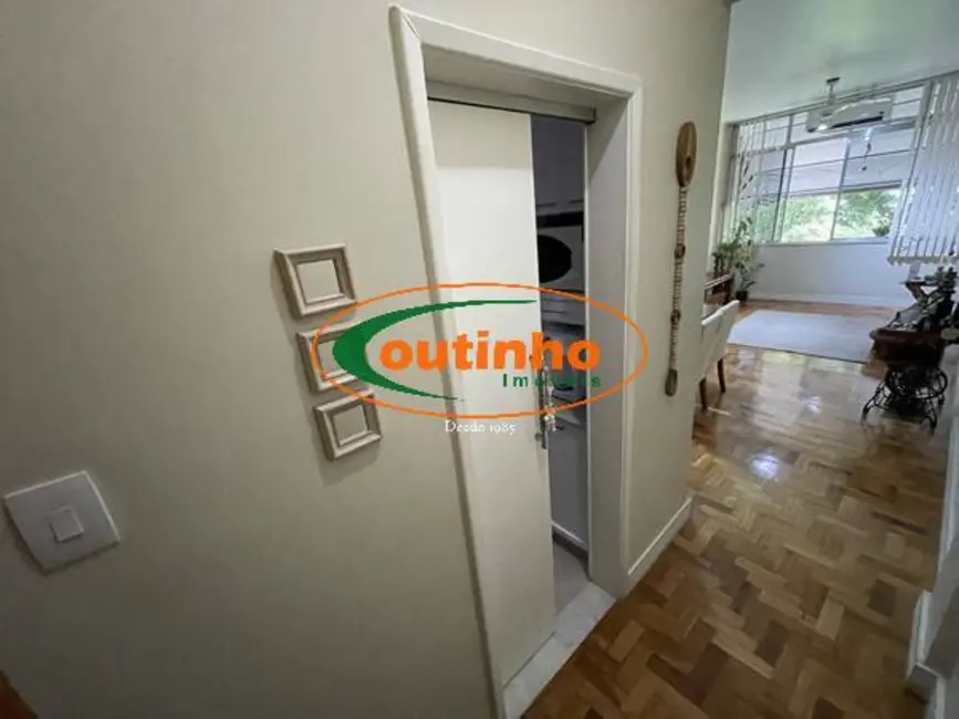 Apartamento com 2 quartos à venda, 72m2 em Tijuca, Rio De Janeiro - RJ - imagem 1 Foto 1 de Apartamento com 2 quartos à venda, 72m2 em Tijuca, Rio De Janeiro - RJ